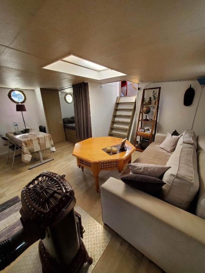 Peniche "Louise Michel" Sejournez Dans L'Appartement Du Capitaine, Offrez Vous Une Experience Inoubliable Au Fil De L'Eau Douai Kültér fotó