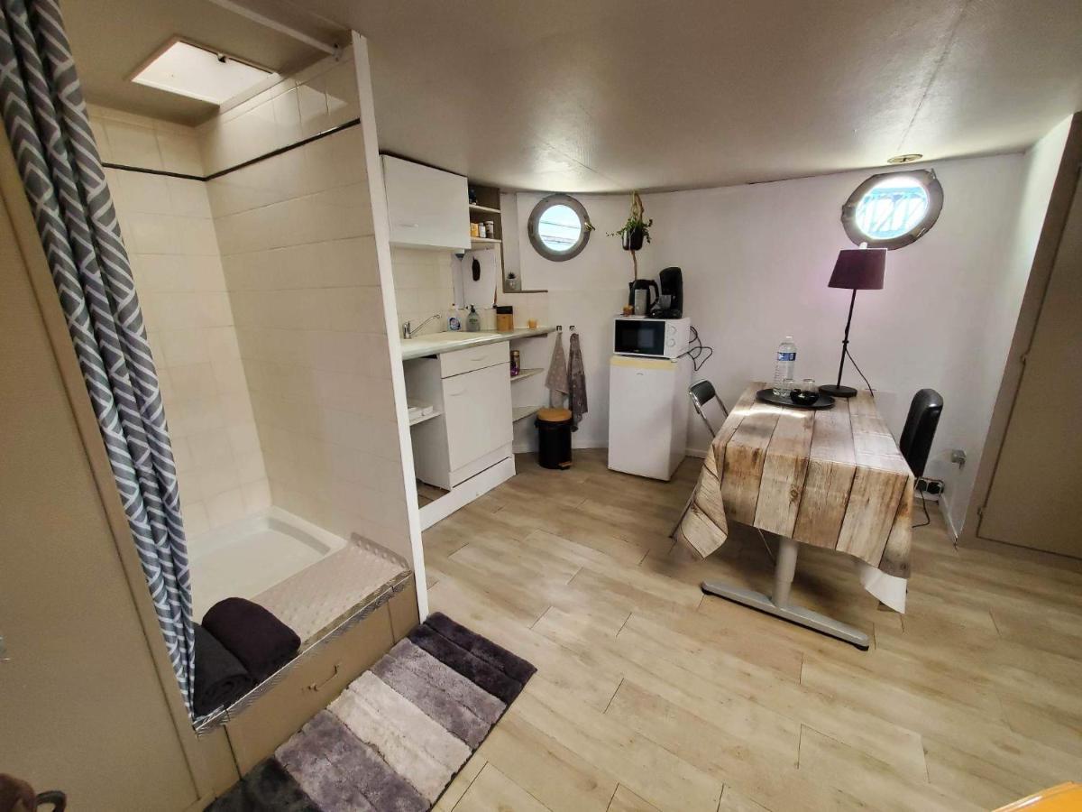 Peniche "Louise Michel" Sejournez Dans L'Appartement Du Capitaine, Offrez Vous Une Experience Inoubliable Au Fil De L'Eau Douai Kültér fotó